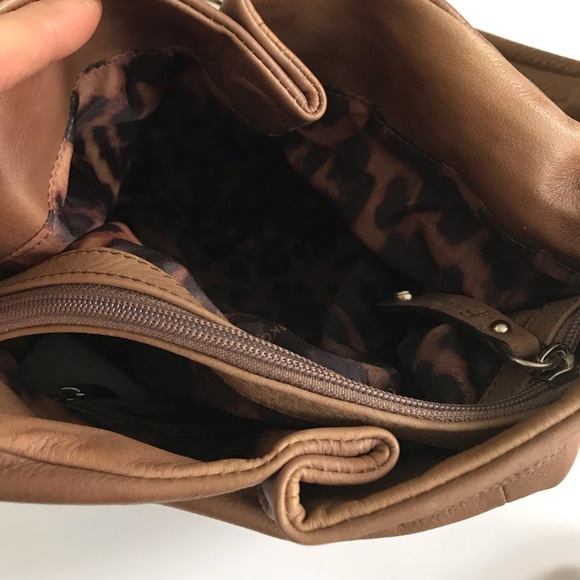 B Makowsky Brown Handbag. - Picture 4 of 4